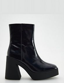 Botki z imitacji skóry Reserved czarne 4792T-99X