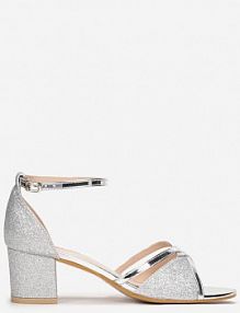 Srebrne Brokatowe Sandały na Niskim Słupku z Lakierowanymi Paskami Ilenia Renee