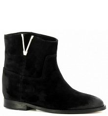 Botki na koturnie Carinii czarne