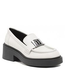 Półbuty na obcasie Furla szare damskie 