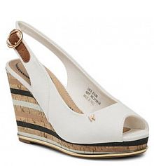 Sandały na koturnie Wrangler białe 