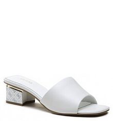 Klapki na słupku Guess białe Yara FL6YAR LEA03 WHITE