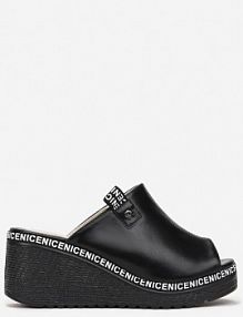 Czarne Klapki na Koturnie z Otwartym Noskiem Kenara vices damskie