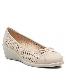 Półbuty na koturnie Clara Barson beżowe 