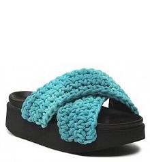 Klapki na koturnie Inuikii niebieskie 