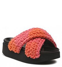 Klapki na koturnie Inuikii różowe 