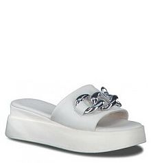 Klapki na koturnie Tamaris białe 