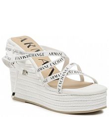 Sandały na koturnie Armani Exchange białe 