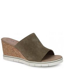 Klapki na koturnie Caprice zielone 