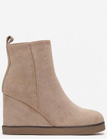 Ciemnobeżowe Botki na Koturnie z Imitacji Zamszu Sobetis Renee