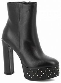 Botki na słupku Carinii 