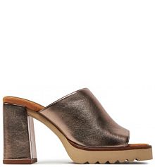 Klapki na słupku Unisa brązowe 