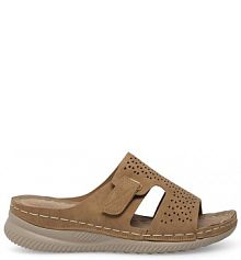 Klapki na koturnie Clara Barson beżowe 