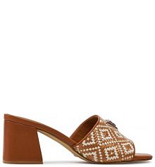 Klapki na słupku Guess beżowe 