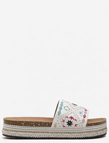 Białe Klapki Boho na Niskiej Platformie Ozdobione Plecionką i Cyrkoniami Giratsa Renee damskie