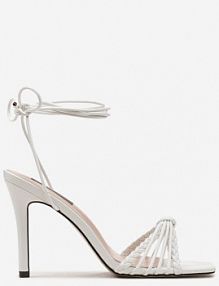 Białe Sandały na Szpilce z Ozdobnym Wiązaniem przy Kostce i Jocelinna Renee