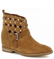 Botki na koturnie Carinii brązowe