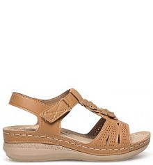 Sandały na koturnie Clara Barson brązowe 