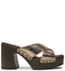 Klapki na słupku Unisa brązowe 