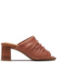 Klapki na słupku Tamaris brązowe 