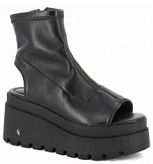 Botki na koturnie Carinii czarne