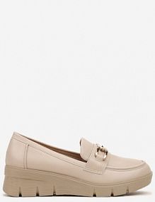 Beżowe Półbuty Mokasyny na Koturnie z Tłoczeniem i Wkładką ze Skóry Naturalnej i Łańcuchem Cariella vices damskie