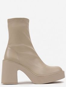 Ciemnobeżowe Botki z Dopasowaną Cholewką na Słupku i Platformie Russona vices