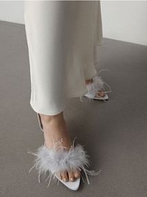 Sandały na obcasie z piórami Reserved jasnoniebieskie 155AM-05X