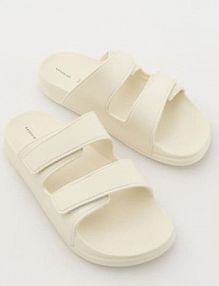 Klapki z dwoma paskami Reserved białe męskie 369BE-00X