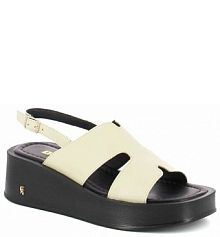 Sandały na koturnie Carinii beżowe