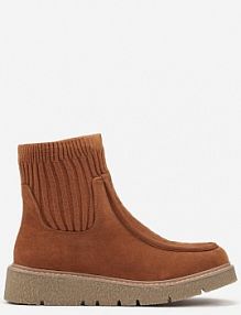 Brązowe Ekozamszowe Botki z Prążkowaną Dopasowaną Cholewką na Niskim Koturnie Manzina Renee damskie