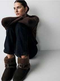 Zamszowe śniegowce ze sztucznym futerkiem Reserved ciemnobrązowe damskie 392CF-89X