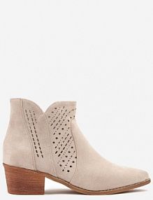 Jasnobeżowe Botki Kowbojki Vices na Słupku z Ażurową Cholewką Selahra damskie