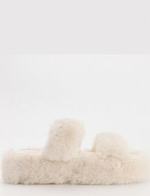 Puchate kapcie w kolorze beżowym House kremowe damskie 467BV-01X