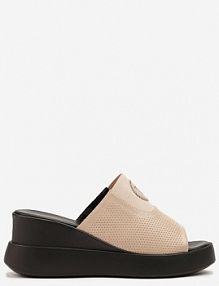 Beżowe Klapki Vices na Koturnie Ozdobione Perforacją Mevirella damskie