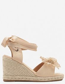 Beżowe Sandały Vices na Koturnie z Plecionką Ozdobione Cyrkoniami i Kwiatem 3D Eranira