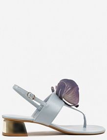 Niebieskie Sandały w Stylu Japonek Vices na Niskim Słupku z Kwiatowym Zdobieniem Natrina Renee