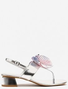 Srebrne Sandały w Stylu Japonek Vices na Niskim Słupku z Kwiatowym Zdobieniem Natrina Renee