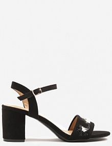 Czarne Sandały Vices na Słupkowym Obcasie z Haftem i Perełkami Amiorna