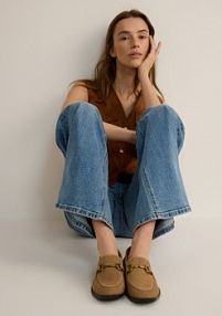 Zamszowe loafersy z klamrą Reserved beżowe 083CQ-80X