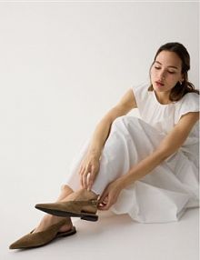 Zamszowe baleriny z odkrytą piętą Reserved beżowe damskie 505CP-80X