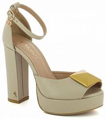 Sandały na słupku Carinii beżowe