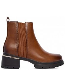 Botki na słupku JENNY brązowe 