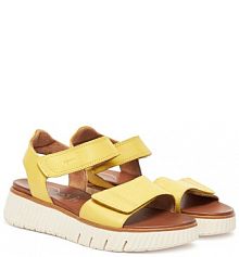 Sandały na koturnie Tamaris żółte 