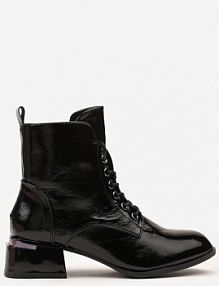 Czarne Lakierowane Botki Vices na Klocku ze Zdobieniem i Sznurowaną Cholewką Falmirea