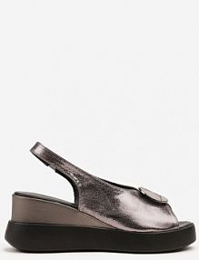 Srebrne Wsuwane Sandały ze Skóry Naturalnej na Koturnie z Metalową Aplikacją Risspa vices