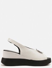 Białe Ażurowe Sandały na Koturnie Ozdobione Aplikacją Atavia vices