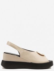 Beżowe Wsuwane Sandały ze Skóry Naturalnej na Koturnie z Metalową Aplikacją Risspa vices