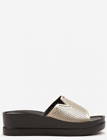 Złote Perforowane Klapki Vices na Niskim Koturnie z Metaliczną Aplikacją Kosarine damskie