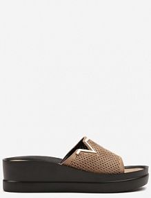 Ciemnobeżowe Klapki Vices Ażurowe z Metalicznym Detalem na Koturnie Gleorine damskie